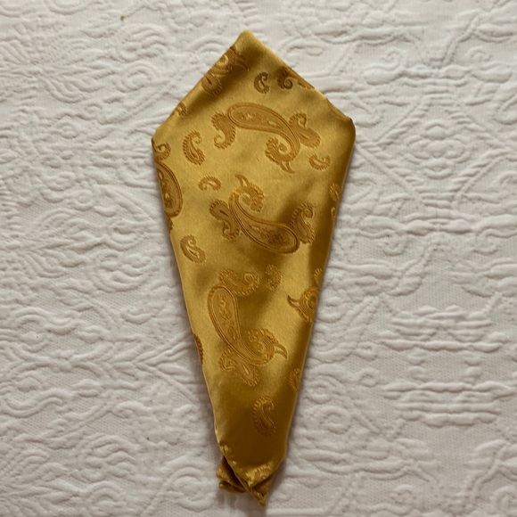 VINTAGE DE SANTIS PURE SILK MENS POCKET SQUARE:HAND ROLLED-GOLD PAISLEY 12”x12” - Picture 1 of 7